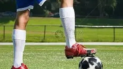 岳云鹏女儿学乐器照流出，神似父亲萌态十足